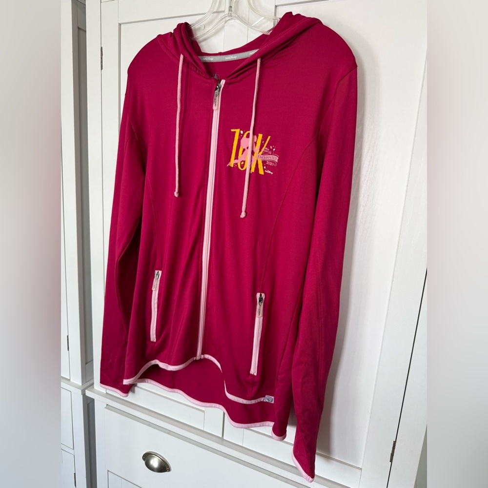 Disney runDisney Princess Enchanted 10K 2020 Hoodie Medium Pink Pocahontas Zip - Picture 2 of 8